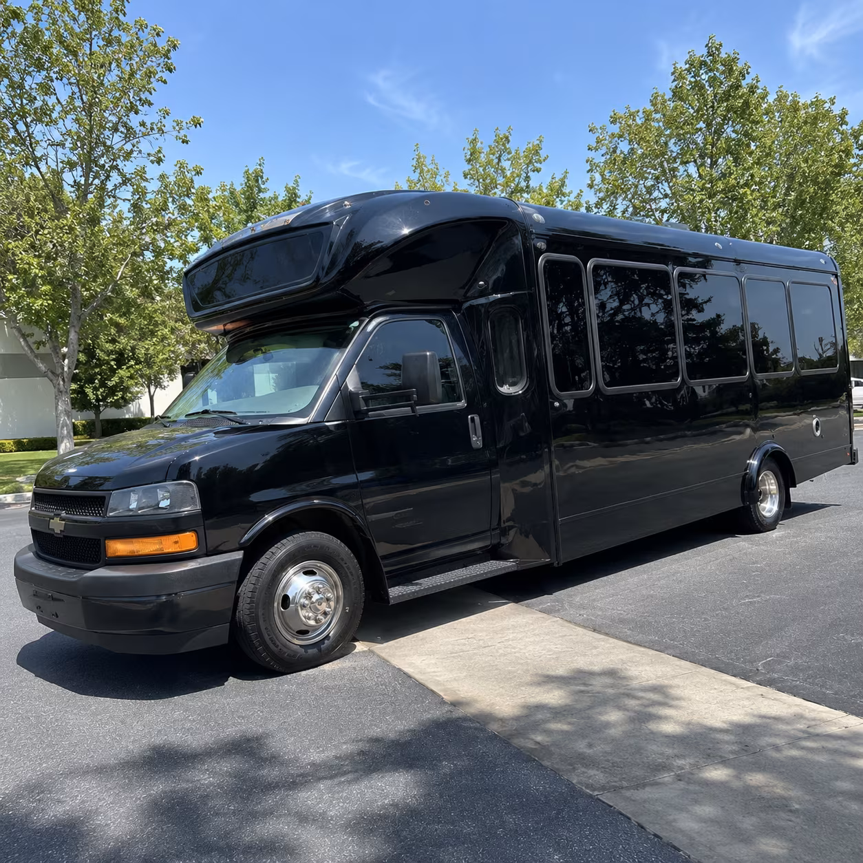 glendale 15 passenger party bus